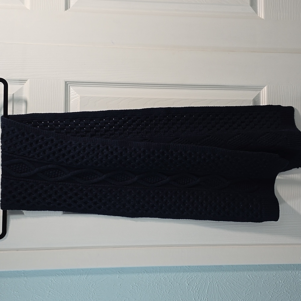 Women's Blue Cable Knit Scarf